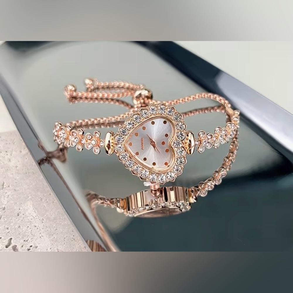 Elegant Heart-Shaped Rose Gold Bracelet - Picture 3 of 6